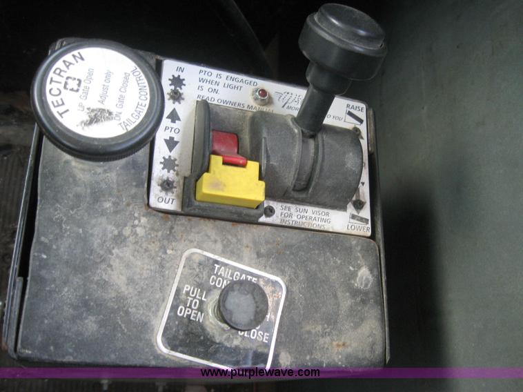 image for item 2001 1994 Kenworth Contruct T400 semi truck