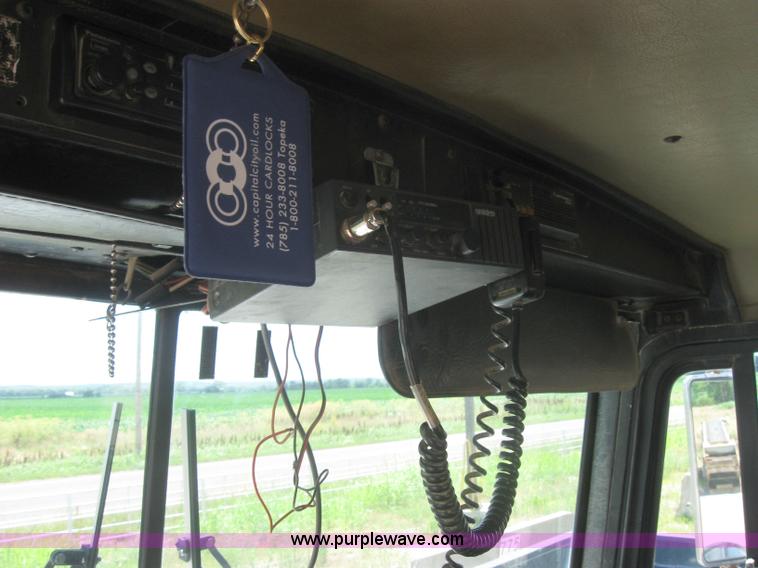 image for item 2001 1994 Kenworth Contruct T400 semi truck