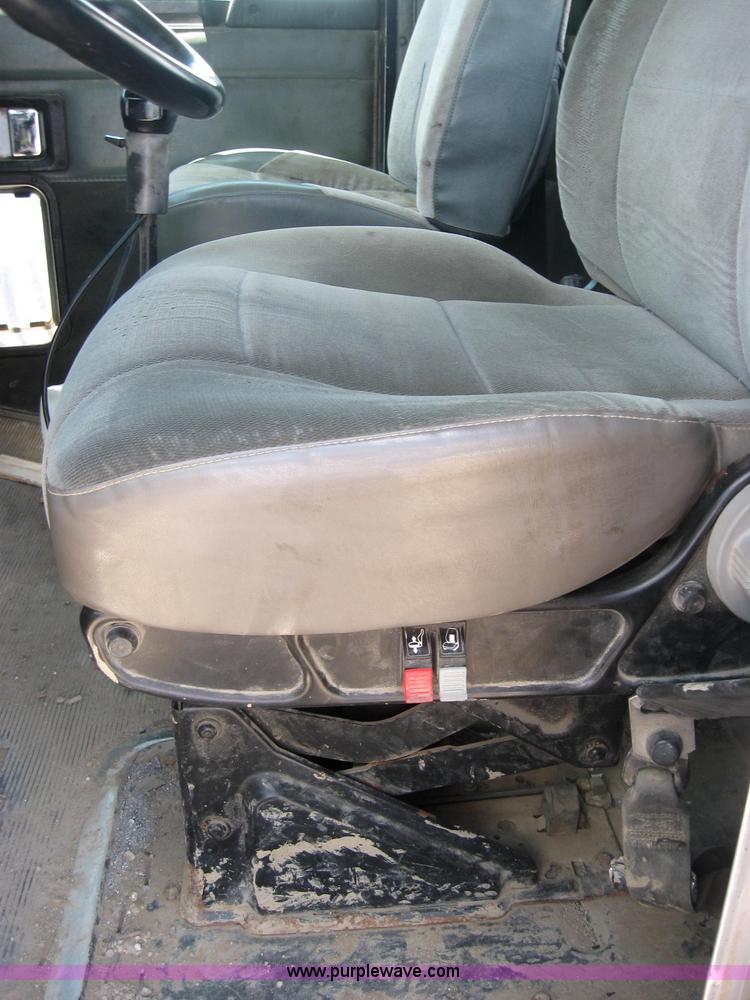 image for item 2001 1994 Kenworth Contruct T400 semi truck