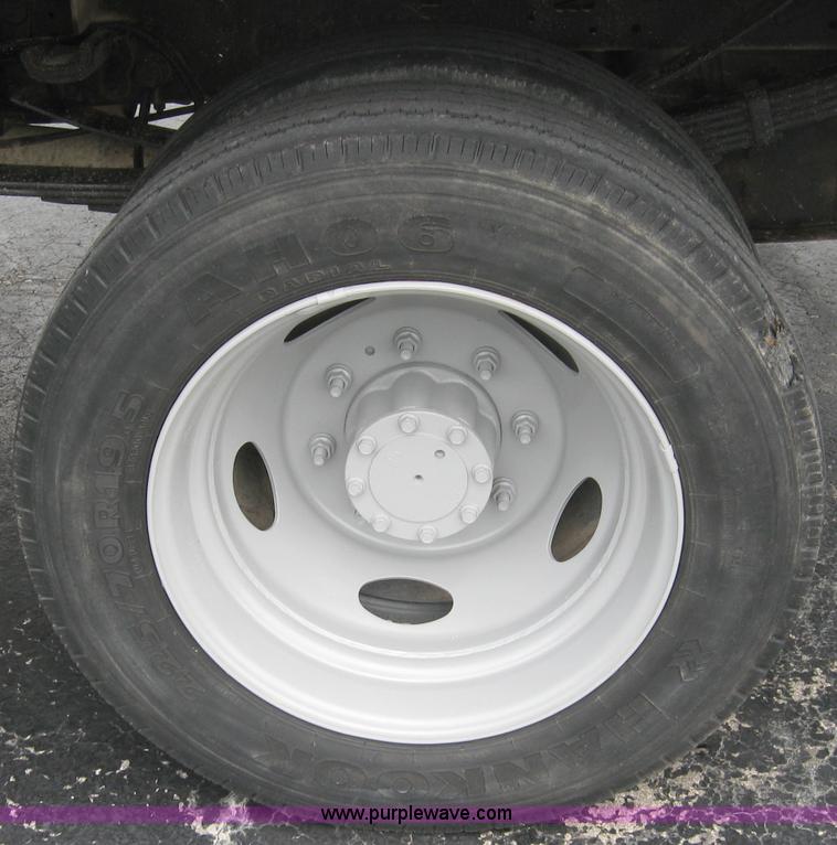 image for item 2024 2003 Ford F450 Super Duty truck