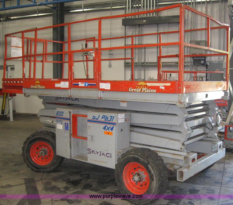 image for item 2035 2000 Skyjack SJ8831 scissor lift