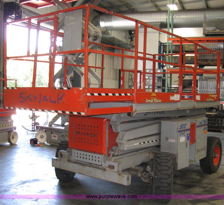 image for item 2035 2000 Skyjack SJ8831 scissor lift
