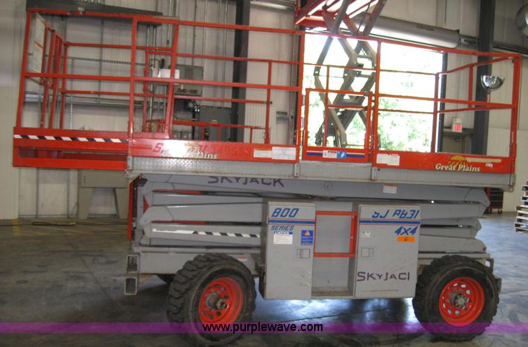 image for item 2035 2000 Skyjack SJ8831 scissor lift