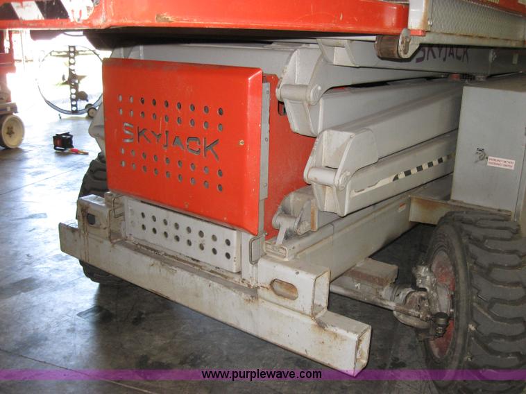 image for item 2035 2000 Skyjack SJ8831 scissor lift
