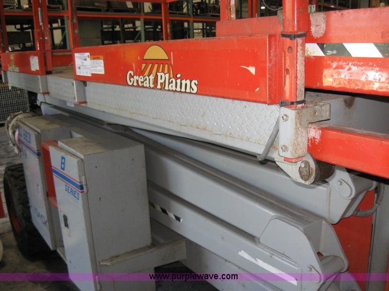 image for item 2035 2000 Skyjack SJ8831 scissor lift