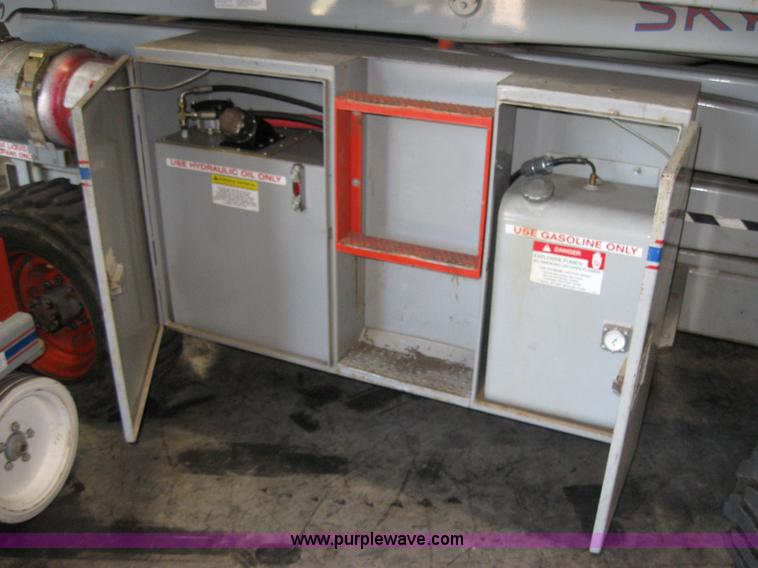 image for item 2035 2000 Skyjack SJ8831 scissor lift