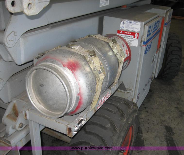 image for item 2035 2000 Skyjack SJ8831 scissor lift