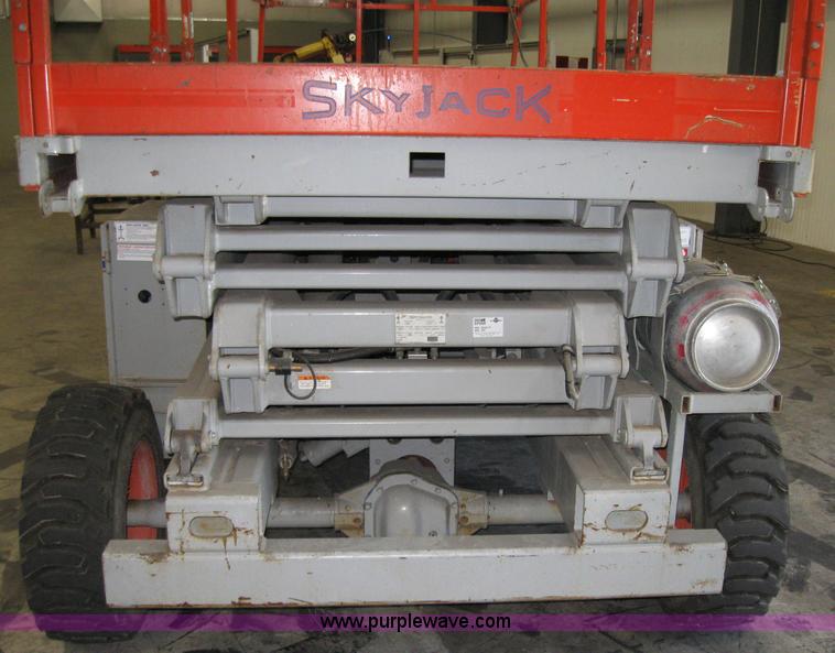 image for item 2035 2000 Skyjack SJ8831 scissor lift