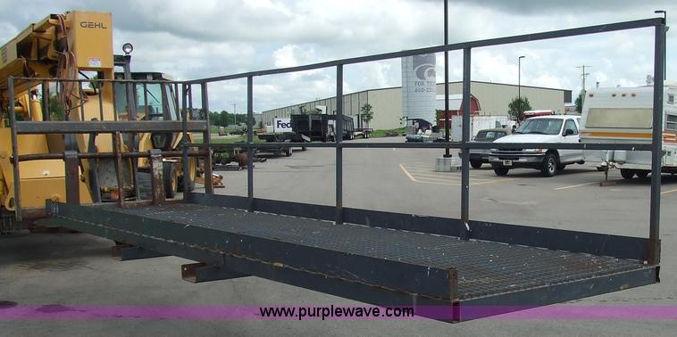 image for item 2097 1999 Gehl 553 all terrain telehandler