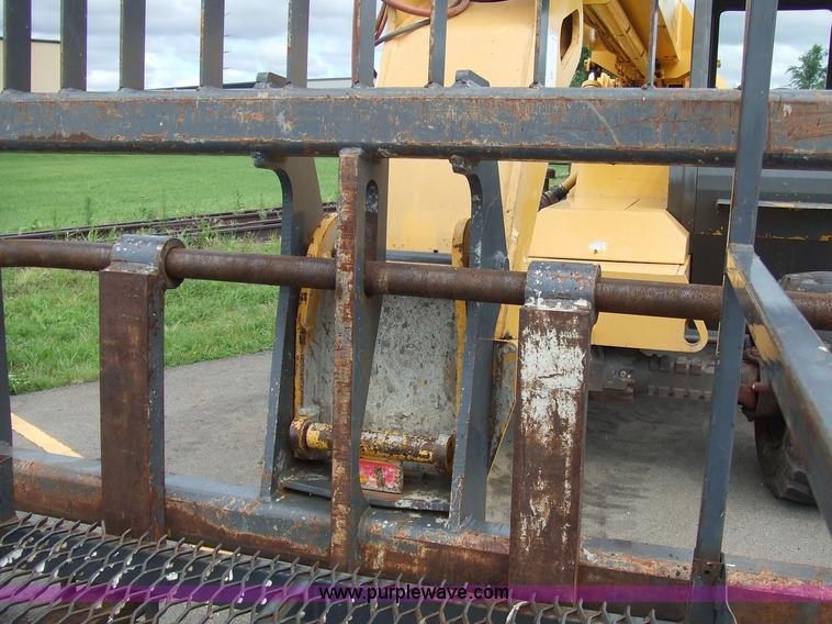 image for item 2097 1999 Gehl 553 all terrain telehandler