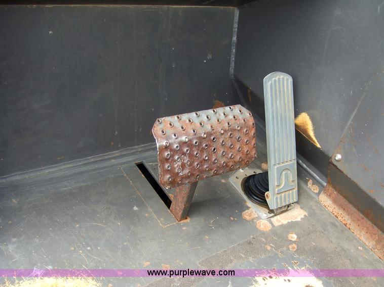 image for item 2097 1999 Gehl 553 all terrain telehandler