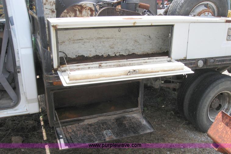 image for item 2121 1996 Ford F Super Duty truck