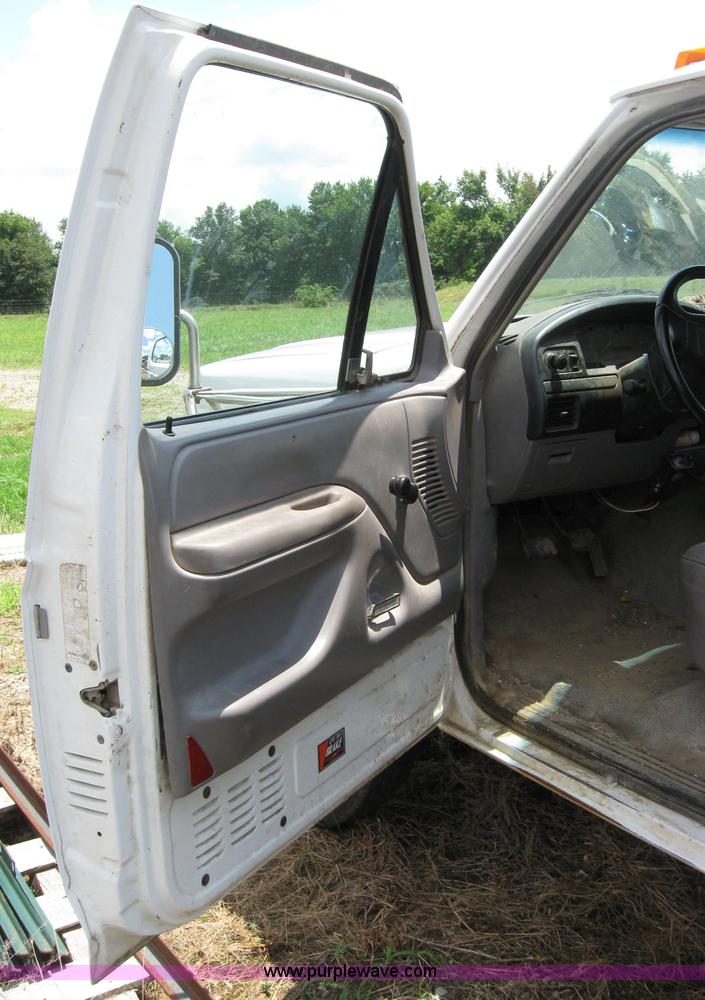 image for item 2121 1996 Ford F Super Duty truck