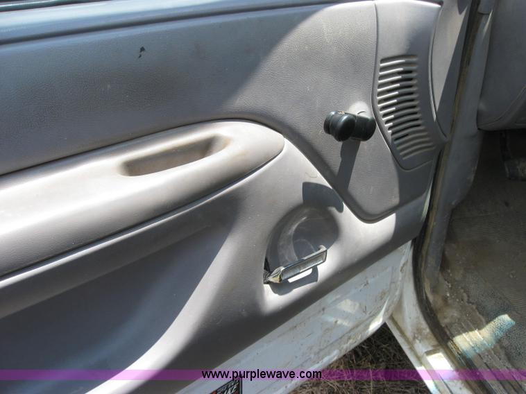 image for item 2121 1996 Ford F Super Duty truck