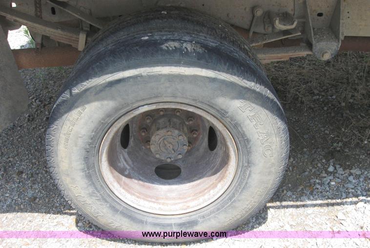 image for item 2121 1996 Ford F Super Duty truck