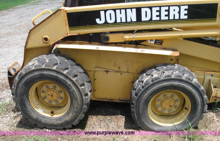 image for item 2122 1997 John Deere 8875 skid steer
