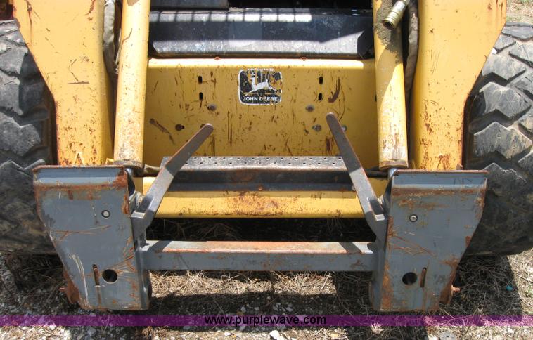 image for item 2122 1997 John Deere 8875 skid steer