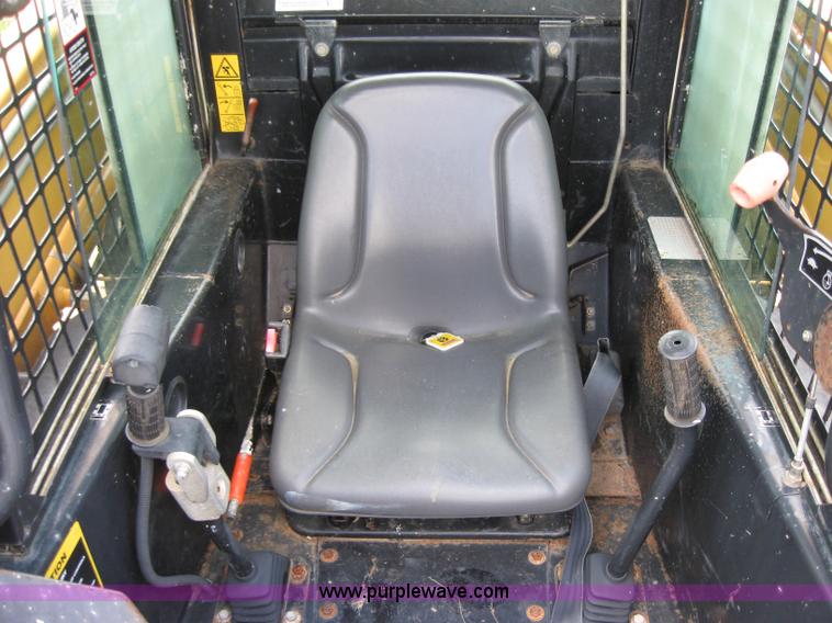 image for item 2122 1997 John Deere 8875 skid steer