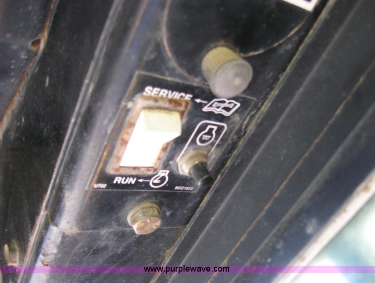 image for item 2122 1997 John Deere 8875 skid steer