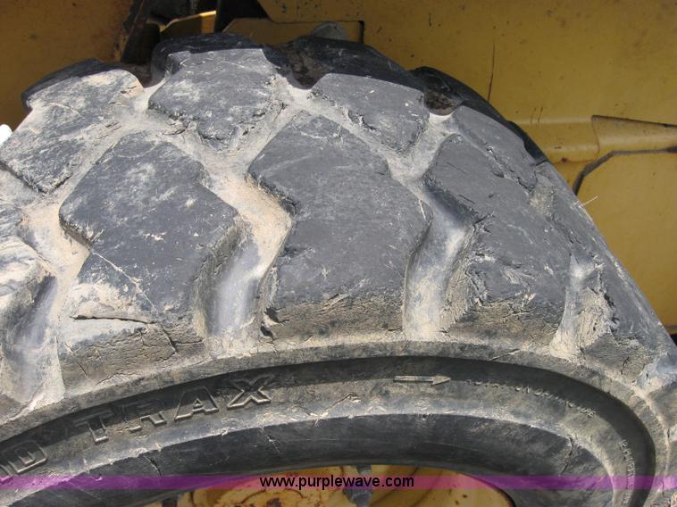 image for item 2122 1997 John Deere 8875 skid steer