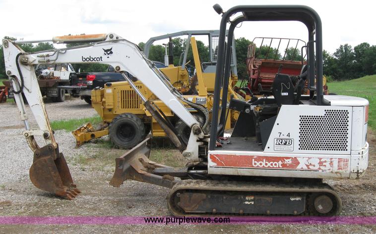 image for item 2123 1997 Bobcat 331 mini excavator