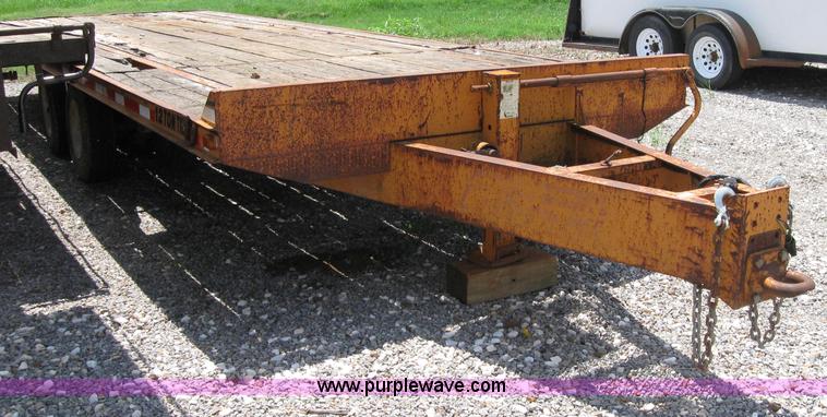 image for item 2124 1996 12 ton flat bed trailer