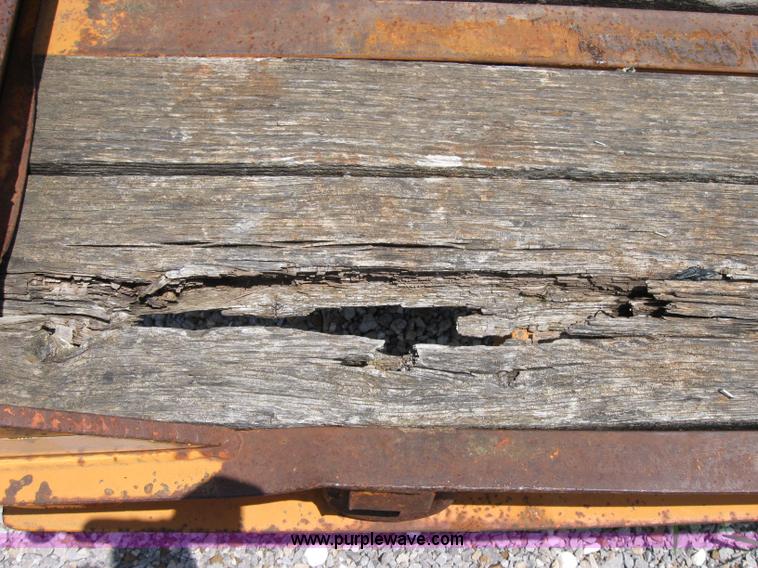 image for item 2124 1996 12 ton flat bed trailer