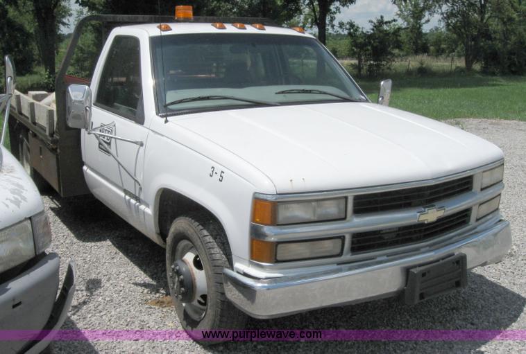 image for item 2125 1999 Chevrolet C3500 pickup truck