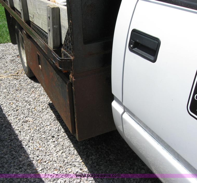 image for item 2125 1999 Chevrolet C3500 pickup truck