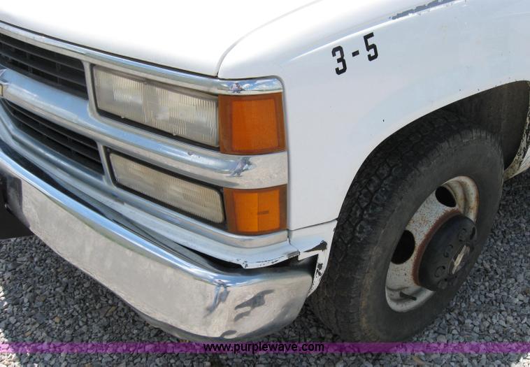 image for item 2125 1999 Chevrolet C3500 pickup truck