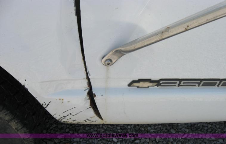 image for item 2125 1999 Chevrolet C3500 pickup truck