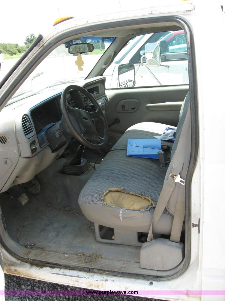 image for item 2125 1999 Chevrolet C3500 pickup truck