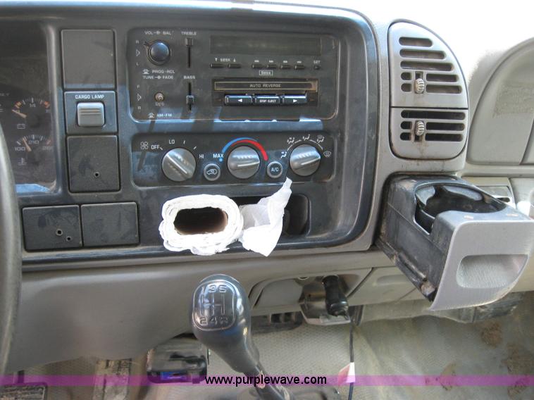 image for item 2125 1999 Chevrolet C3500 pickup truck