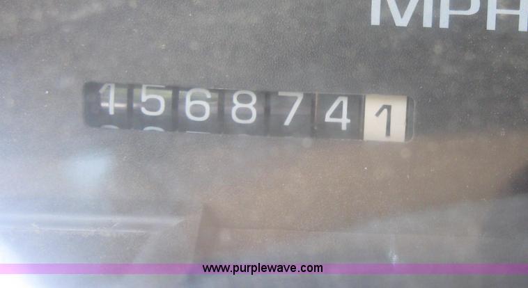 image for item 2125 1999 Chevrolet C3500 pickup truck