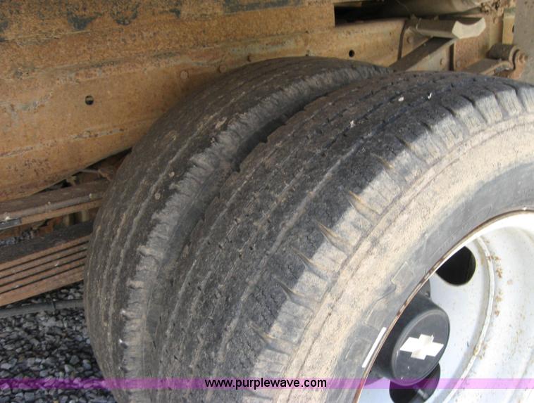 image for item 2125 1999 Chevrolet C3500 pickup truck