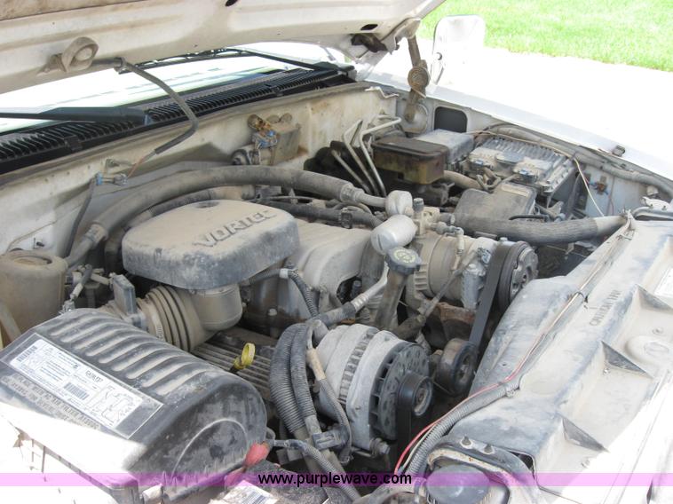 image for item 2125 1999 Chevrolet C3500 pickup truck