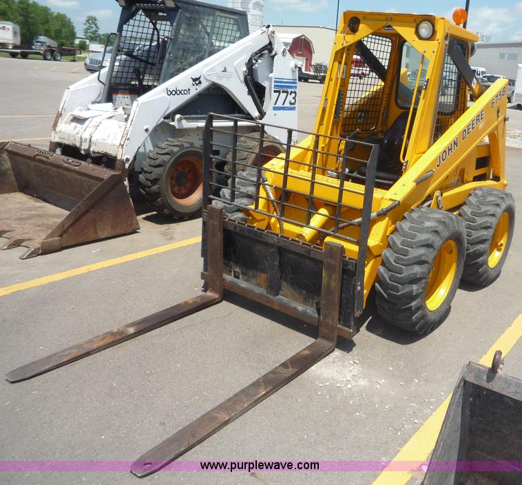 image for item 2156 1993 John Deere 675B skid steer