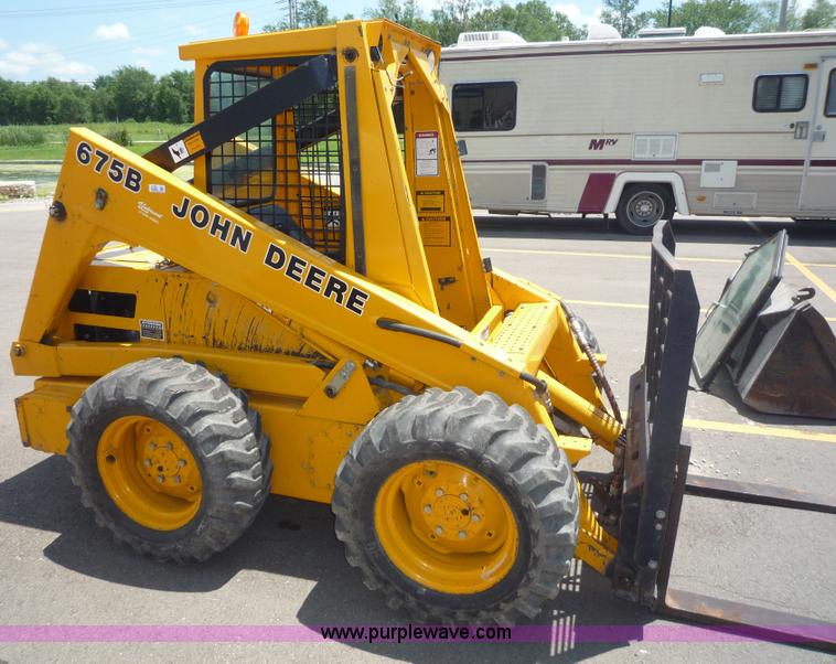 image for item 2156 1993 John Deere 675B skid steer