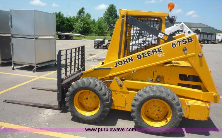 image for item 2156 1993 John Deere 675B skid steer