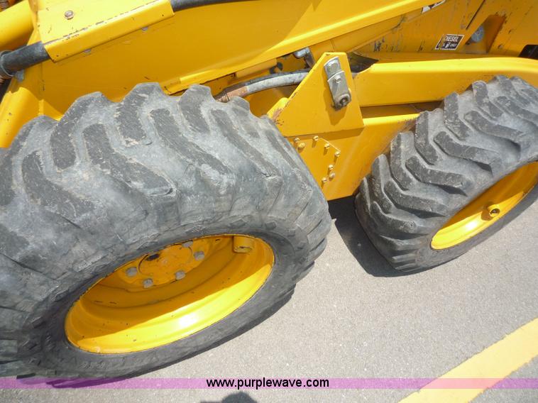 image for item 2156 1993 John Deere 675B skid steer