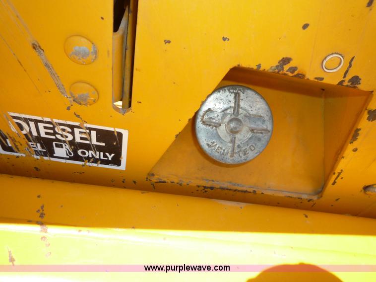 image for item 2156 1993 John Deere 675B skid steer