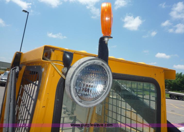 image for item 2156 1993 John Deere 675B skid steer