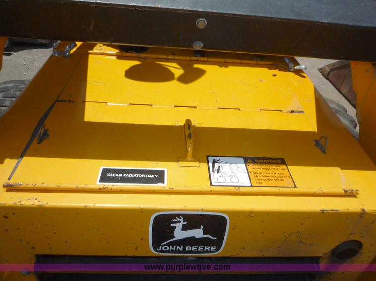 image for item 2156 1993 John Deere 675B skid steer