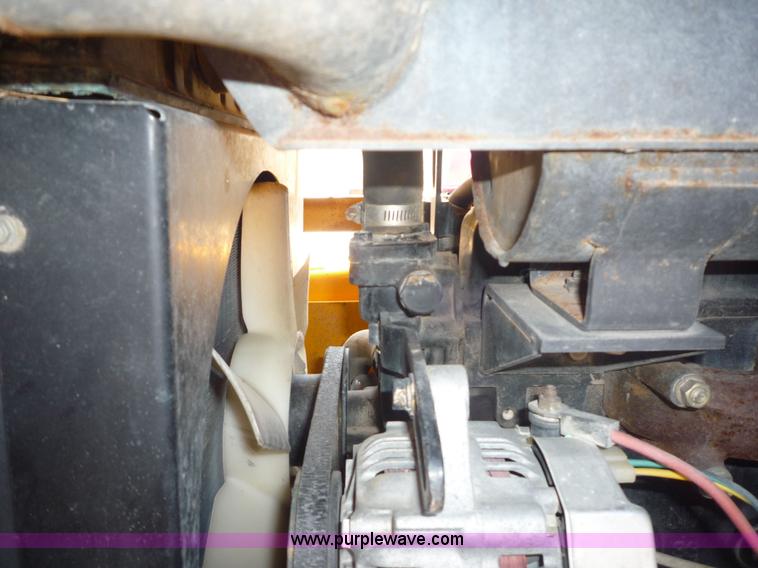 image for item 2156 1993 John Deere 675B skid steer