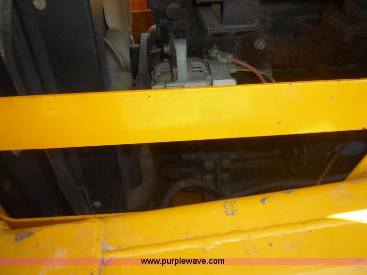 image for item 2156 1993 John Deere 675B skid steer