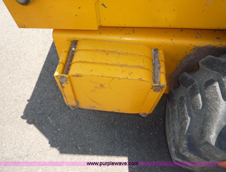 image for item 2156 1993 John Deere 675B skid steer