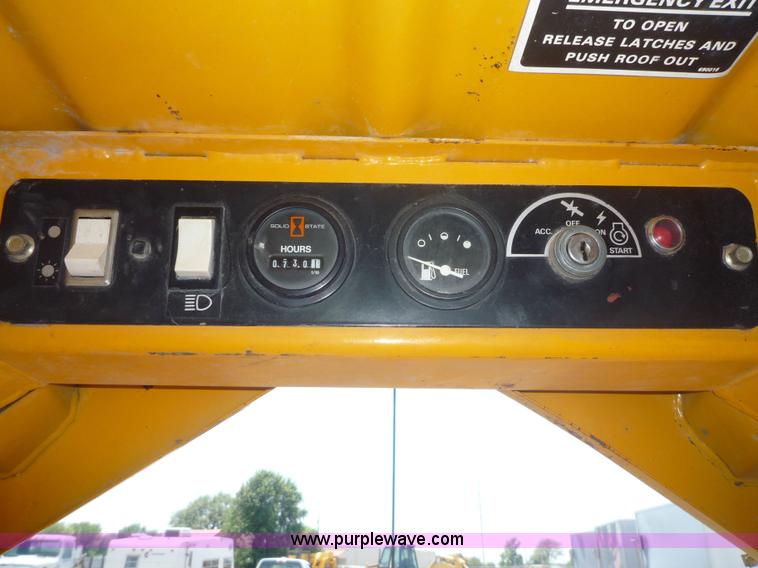 image for item 2156 1993 John Deere 675B skid steer