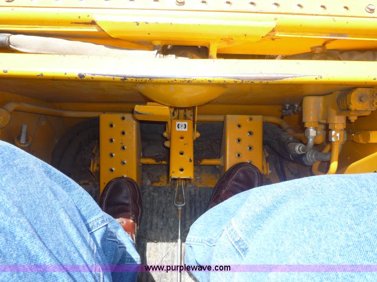 image for item 2156 1993 John Deere 675B skid steer