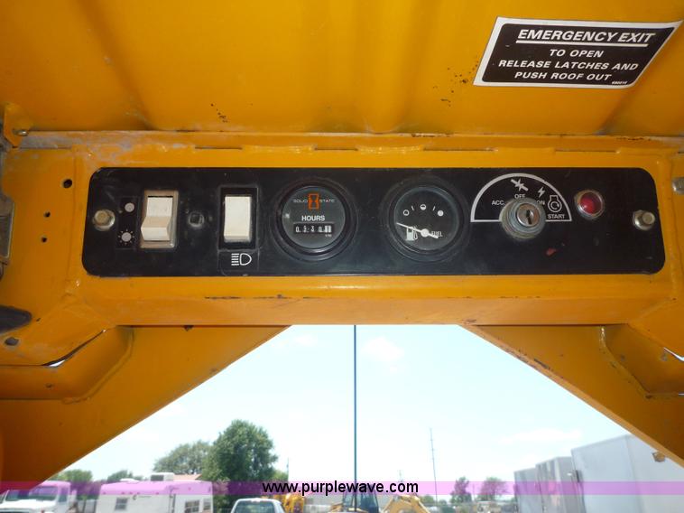 image for item 2156 1993 John Deere 675B skid steer