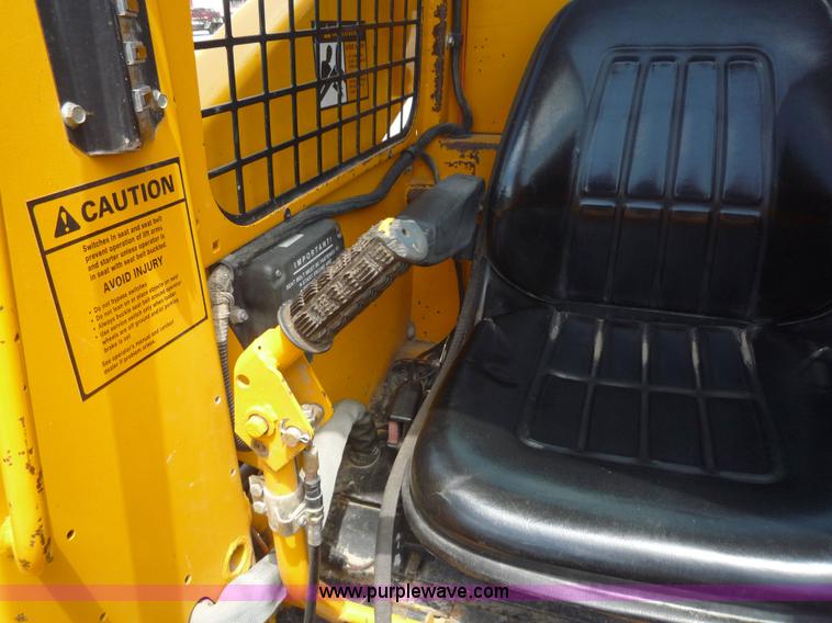 image for item 2156 1993 John Deere 675B skid steer